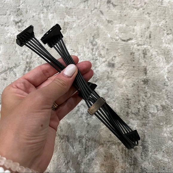 StarTech.com 4x SATA Power Splitter Adapter Cable - Picture 5 of 7